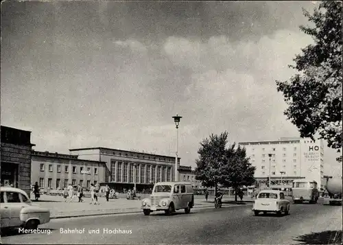 Ak Merseburg an der Saale, Bahnhof, Hochhaus, Transporter