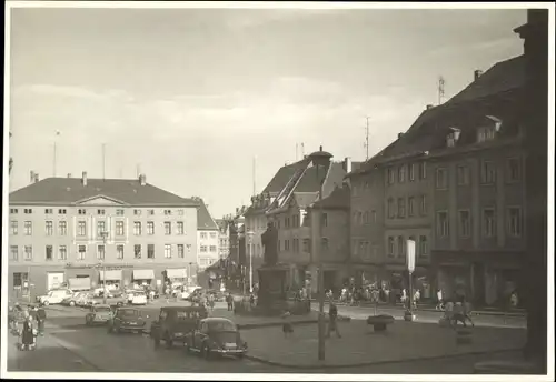 Foto Ak Lutherstadt Eisleben, Marktplatz, Luther Denkmal, Autos