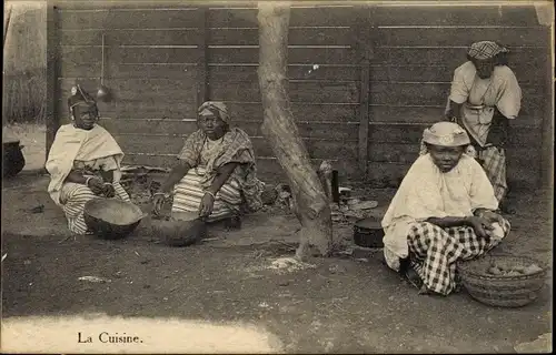 Ak Afrikanerinnen beim Kochen