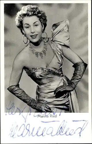 Ak Schauspielerin Marina Ried im Abendkleid, Die tolle Lola, Autogramm