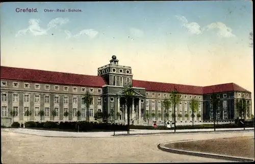 Ak Krefeld am Niederrhein, Oberrealschule, Straßenpartie