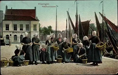 Ak Vlissingen Zeeland Niederlande, Frauen in niederländischer Tracht, Körbe, Hafen