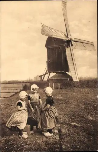 Ak Zeeland Niederlande, Windmühle, Mädchen in niederländischen Volkstrachten