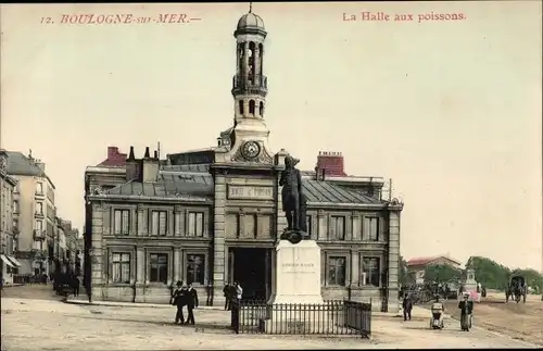 Ak Boulogne sur Mer Pas de Calais, Fischmarkt, Denkmal