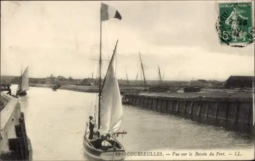 Ak Courseulles sur Mer Calvados, Port Basin