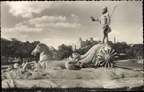 Ak Madrid Spanien, Neptun-Brunnen