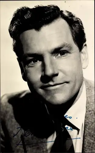 Ak Schauspieler Kenneth More, Portrait, Autogramm