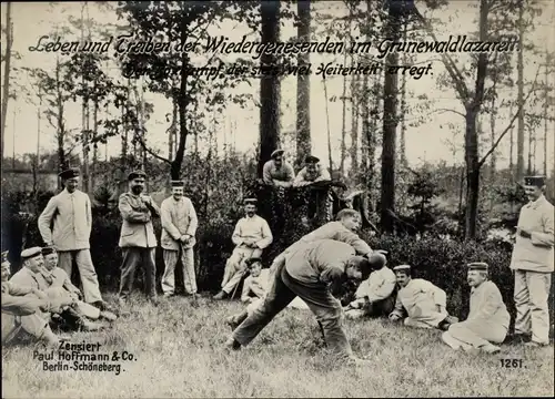 Ak Berlin Wilmersdorf Grunewald, Lazarett, deutsche Soldaten beim Ringkampf, I WK