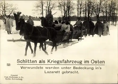 Ak Ostfront, Pferdeschlitten als Kriegsfahrzeug, verwundete werden ins Lazarett gebracht, I WK