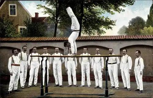 Ak Turner bei Turnübungen am Barren