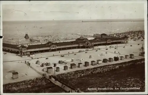 Ak Świnoujście Swinemünde Pommern, Gesellschaftsbad, Strand