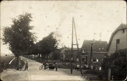 Foto Ak Nieuwendijk Nordbrabant, Straßenpartie