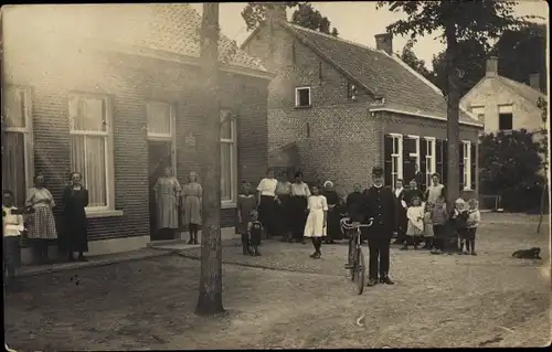 Foto Ak 's Gravenmoer Nordbrabant, Straßenpartie