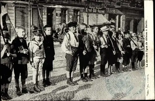 Ak La derniere ligne de defense, Kinder in Uniform, Gewehre, Brotbäckerei Oskar Hanke, I WK