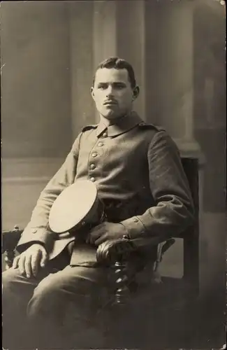 Foto Ak Deutscher Soldat in Uniform, Portrait