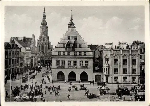 Ak Hansestadt Greifswald, Rathaus, Giebelhaus, Passanten, Kirchturm