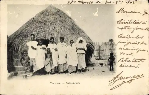 Ak Saint Louis Senegal, Familie vor einer Hütte