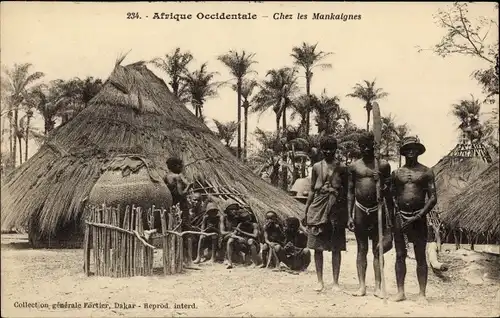 Ak Senegal, Mankaigne-Dorf, Afrikanische Dorfbewohner, Hütten