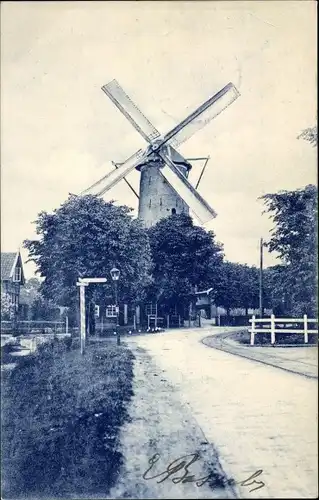 Ak Niederlande, Windmühle, Straßenpartie
