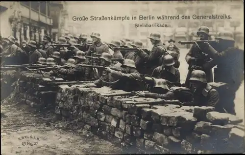 Ak Berlin, Große Straßenkämpfe während Generalstreiks 1919, Steinbarrikade