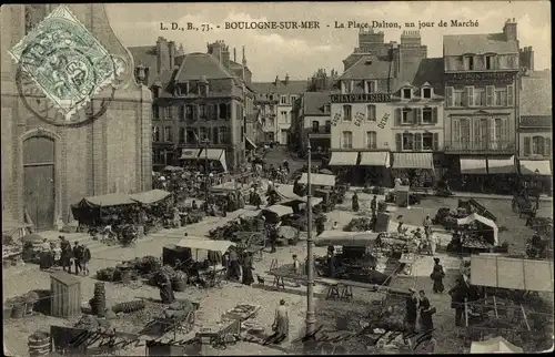 Ak Boulogne sur Mer Pas de Calais, Place Dalton un jour de Marché