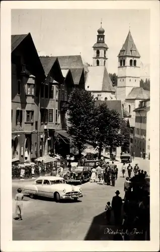 Ak Kitzbühel in Tirol, Straße, Kirche