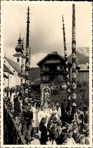 Foto Ak Prozession, Marienstatue, Gasthaus, Kirche