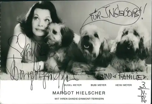 Ak Sängerin Margot Hielscher mit ihren Terriern, Autogramm