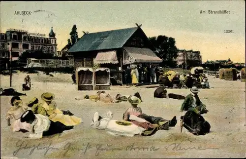 Ak Ostseebad Ahlbeck Heringsdorf auf Usedom, am Strandbüffet, Strandkörbe, Urlauber