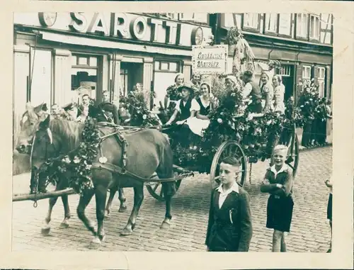 Foto Grabow in Mecklenburg, Landdienst Wandlitz, Festzug, Sarotti Geschäft