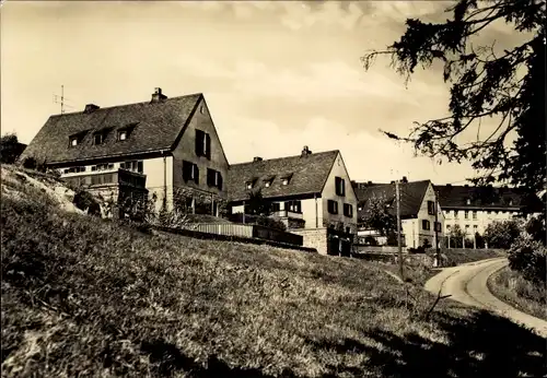 Ak Erlabrunn Breitenbrunn im Erzgebirge, Straße, Wohnhäuser