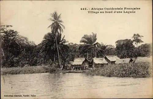 Ak Senegal, Französisch West-Afrika, Dorf am Ufer einer Lagune