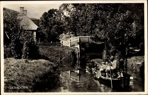 Ak Giethoorn Overijssel Niederlande, Dorfpartie, kleine Brücke, Boot