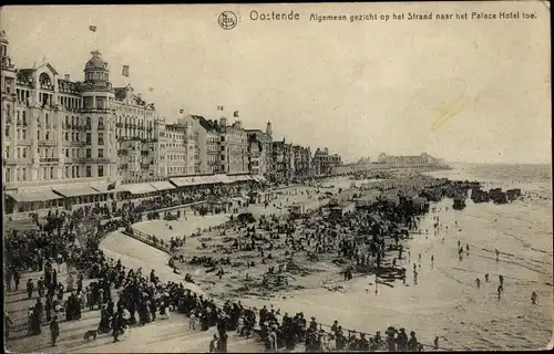 Ak Oostende Ostende Westflandern, Algemeen gezicht op het Strand naar het Place Hotel toe