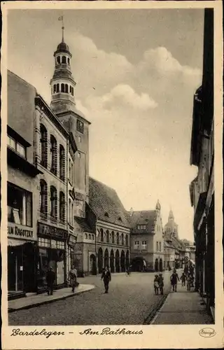 Ak Gardelegen in der Altmark, Rathaus, Straßenpartie