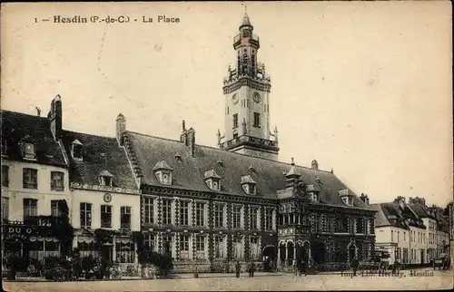 Ak Hesdin Pas de Calais, Platz, Rathaus