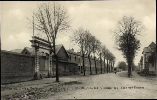 Ak Hesdin Pas de Calais, Gendarmerie und Boulevard Dumont