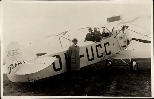 Foto Ak Zivilflugzeug OK-UCC, Piloten, Werbung Paul Kreibach, Bandagen-Spezialfabrik