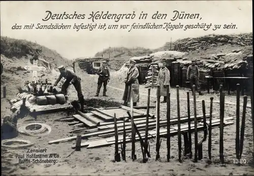 Ak Deutsches Soldatengrab in den Dünen, mit Sandsäcken befestigt, I WK