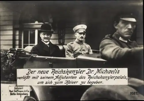 Ak Reichskanzler Dr. Michaelis mit seinem Adjutanten auf dem Weg zum Kaiser