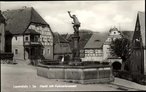 Ak Lauenstein Altenberg im Erzgebirge, Markt, Falknerbrunnen