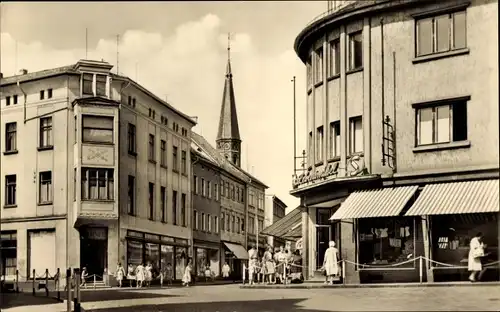 Ak Apolda in Thüringen, Bahnhofstraße, Lebensmittelgeschäft, Passanten