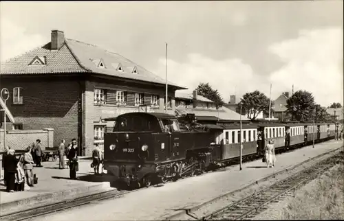 Ak Ostseebad Kühlungsborn, Bahnhof Ost, Eisenbahn Molli, Dampflok