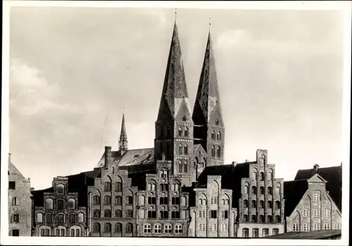 Ak Hansestadt Lübeck, Marienkirche und Giebel an der Untertrave