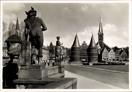 Ak Hansestadt Lübeck, Holstentor, Marienkirche, Petrikirche