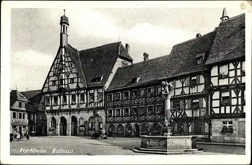 Ak Forchheim in Oberfranken Bayern, Rathaus, Kriegerbrunnen Denkmal