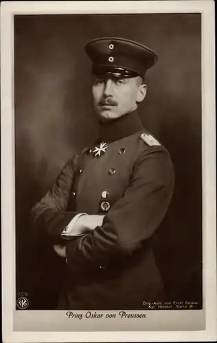 Ak Oskar Prinz von Preußen, Portrait in Uniform, Schirmmütze, NPG 4576