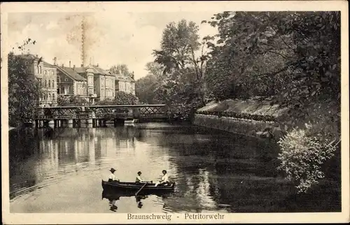 Ak Braunschweig in Niedersachsen, Petritorwehr, Brücke, Boot