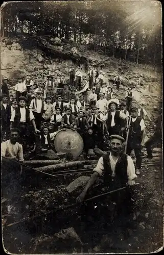 Foto Ak Gnaschwitz Doberschau in der Oberlausitz, Arbeiter, Pulverfabrik, 1915