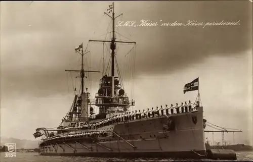 Ak Deutsches Kriegsschiff, SMS Kaiser, Großlinienschiff, Seeleute an Deck